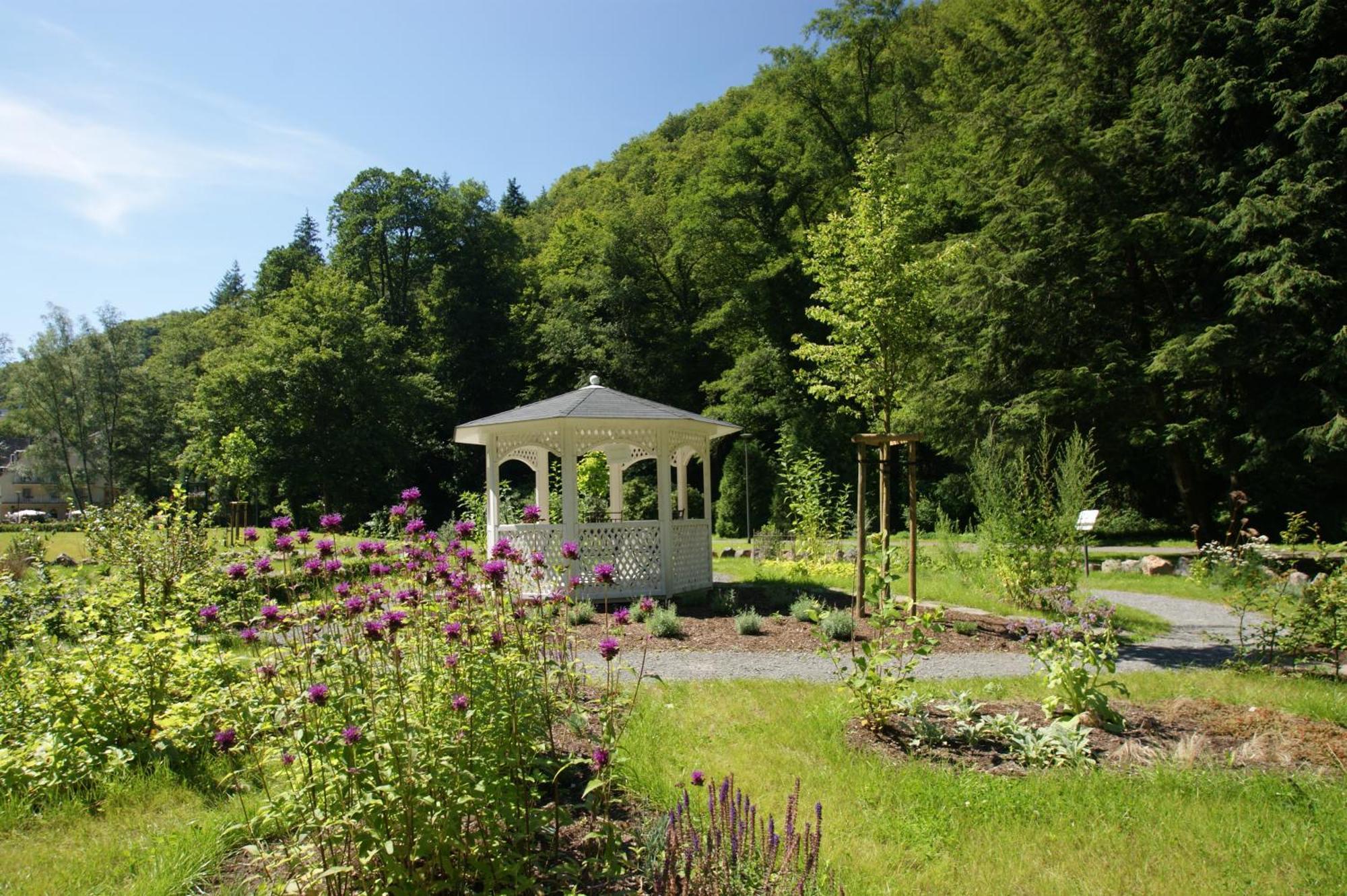 Bertricher Hof Hotel Garni Бад Бертрих Екстериор снимка