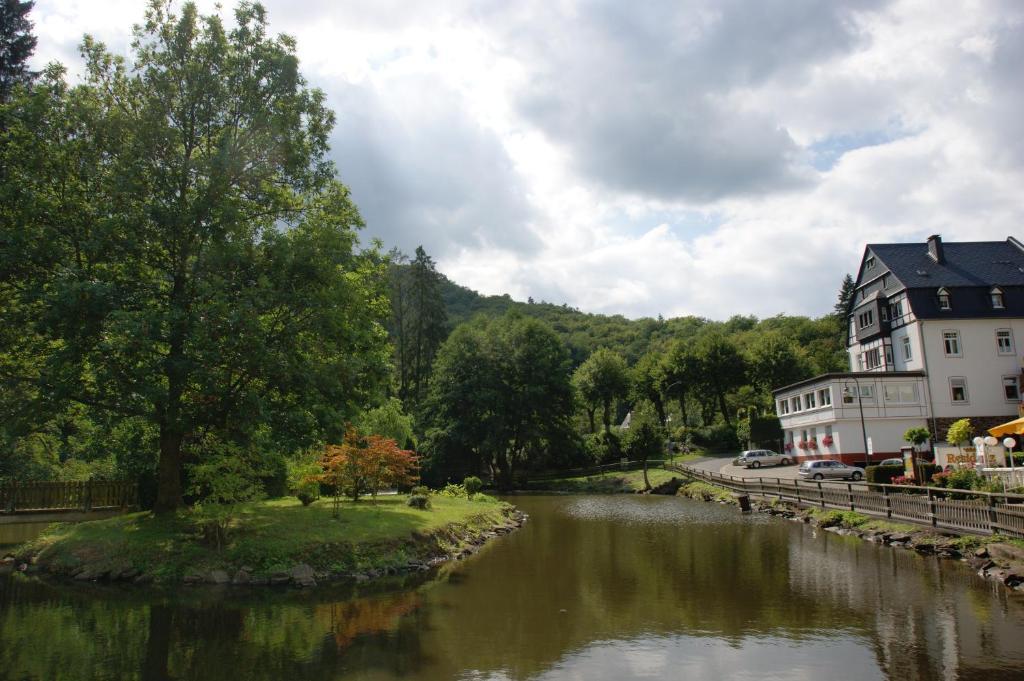 Bertricher Hof Hotel Garni Бад Бертрих Екстериор снимка