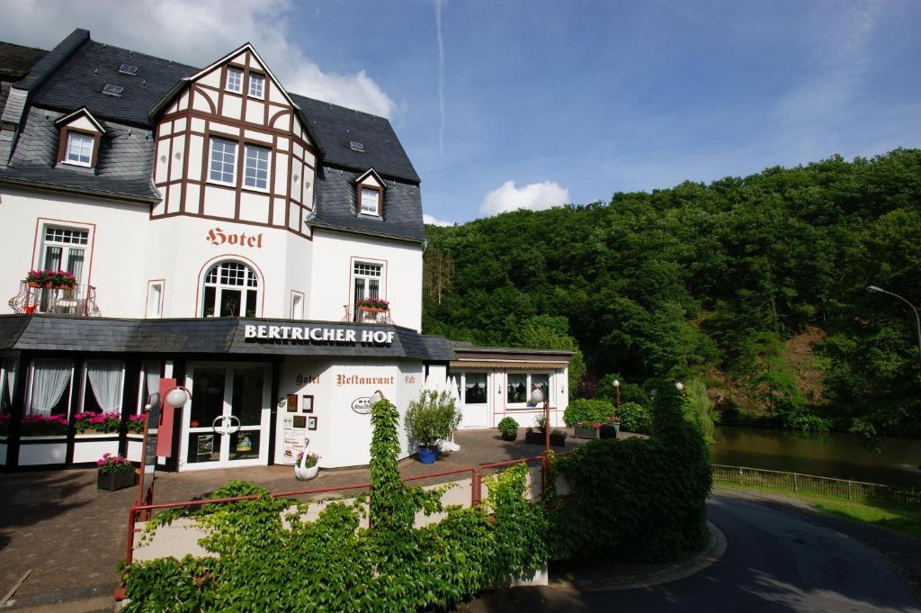 Bertricher Hof Hotel Garni Бад Бертрих Екстериор снимка