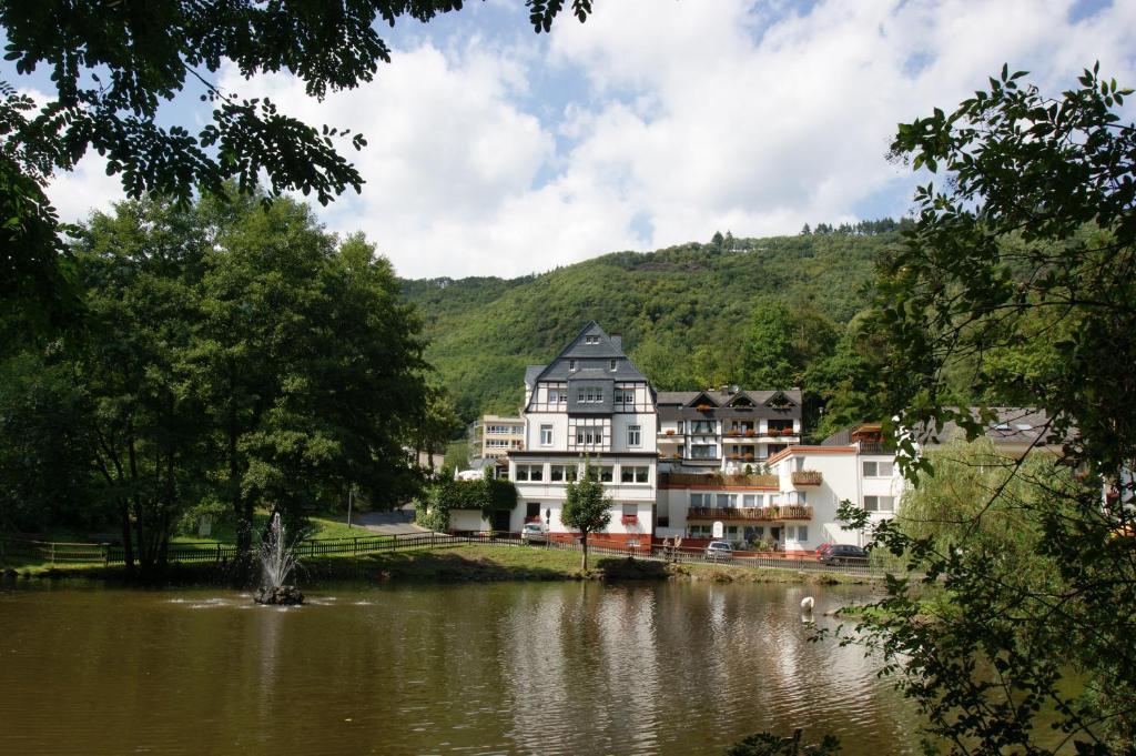 Bertricher Hof Hotel Garni Бад Бертрих Екстериор снимка